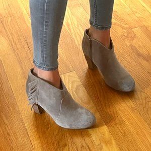 Tahari Camila Fringe Suede Bootie l Size 6.5/7 l Taupe